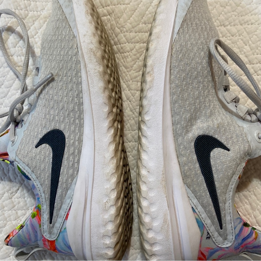 Nike renew rival floral running tennis shoe 7.5